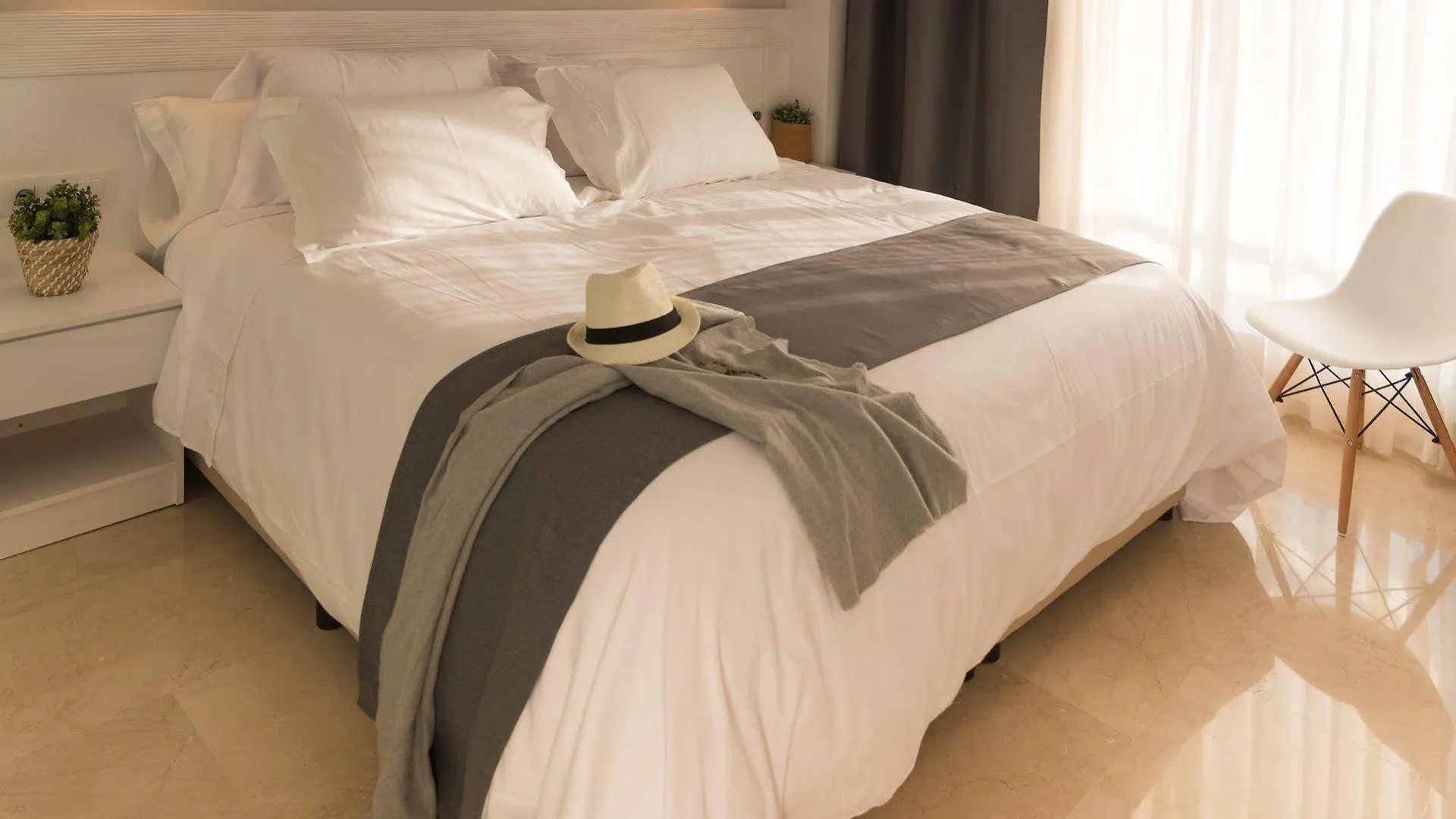 Mediterraneo Sitges Aparthotel